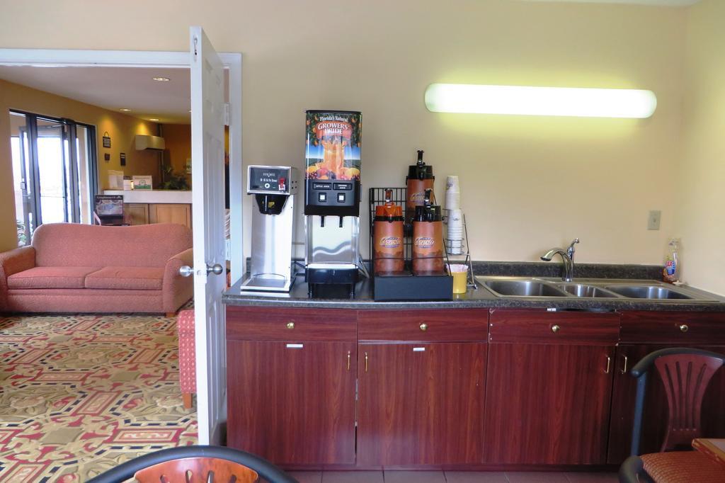 Days Inn By Wyndham Plainfield Exterior foto