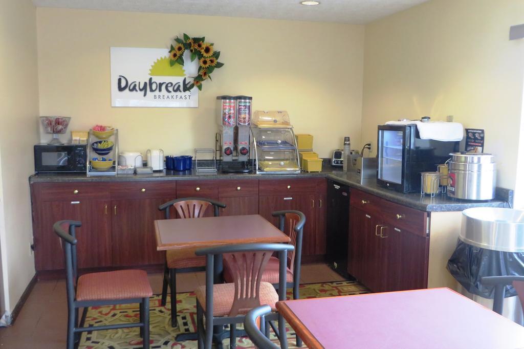 Days Inn By Wyndham Plainfield Exterior foto